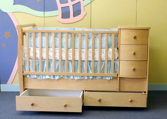 Giovanni Rizzo Crib and Bed Combo with 5 Drawers & Nightstand MSRP $899.99