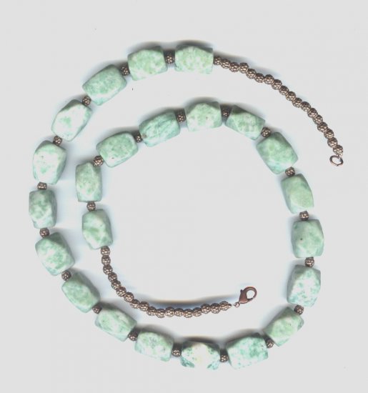 GREEN SERPENTINE NECKLACE