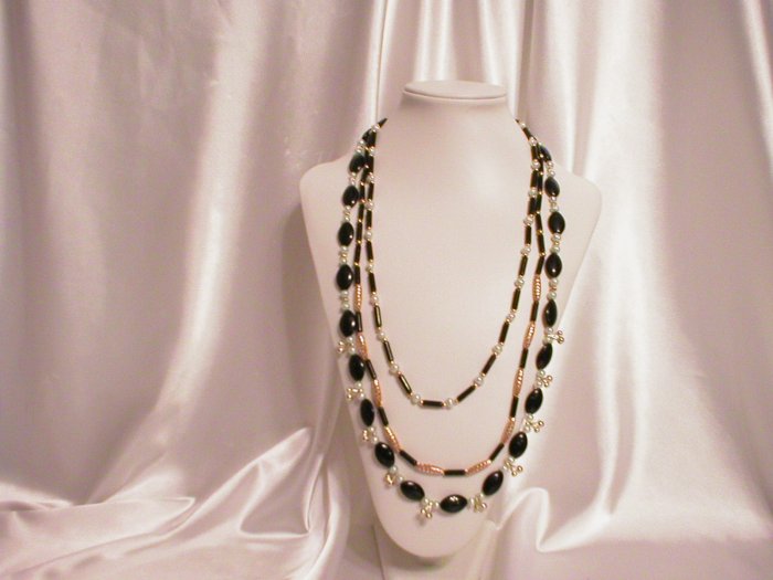 GREEN GOLDSTONE & FW PEARL NECKLACE