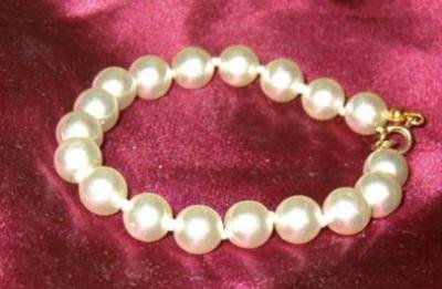 Bold Faux Pearl Bracelet Estate Find - Exquisite
