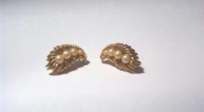 Pearl and Gold Tone Clip On Earrings ~ Signed Trifari Vintage Estate Find