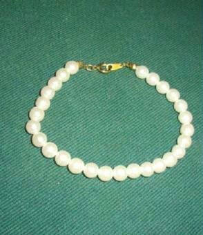 Elegant Faux Pearl Bracelet Excellent Quality and Condition ~ Estate Find