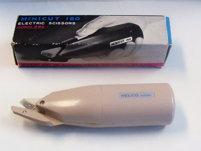 Nelco Electric Cordless Scissors Paper and Material Cutter - Older ~ Works Great