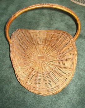 Fireplace / Magazine / Sewing Wicker Basket Large, Older, Handle