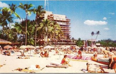 Famous Hawaiian Village Hotel and Beach 1960s Vintage Postcard Unused
