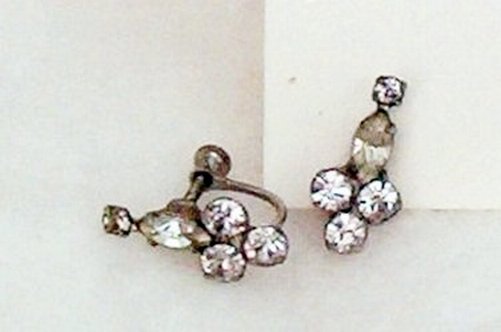 Shimmering Rhinestone Earrings Screw Back - Gorgeous - Vintage