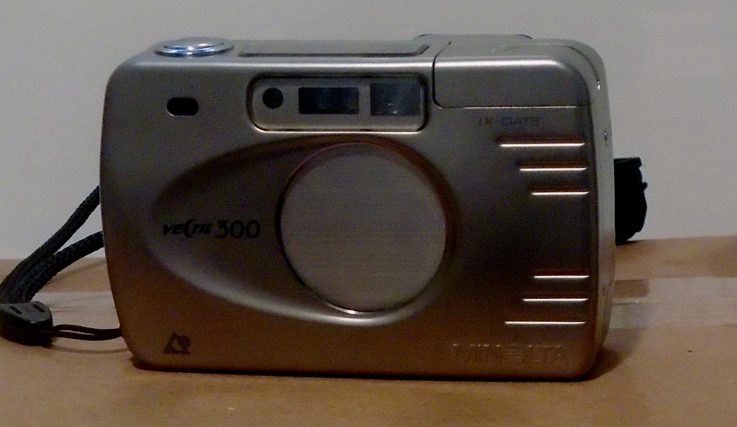 MINOLTA VECTIS 300 APS POINT AND SHOOT FILM CAMERA