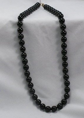 Vintage black bead stone 23-inch necklace gold clasp