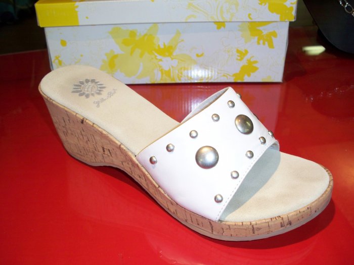 Bayside Slide from Yellow Box - Size 8 1/2