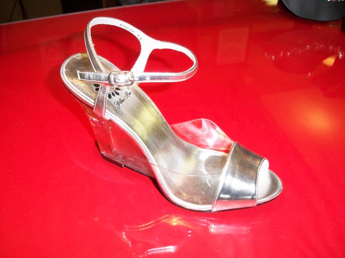 Silver, Bermuda Dress Shoe from Yellow Box - Size 6