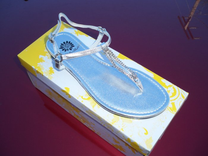 Silver Flip Flop w/ Rhinestones - Size 8.5