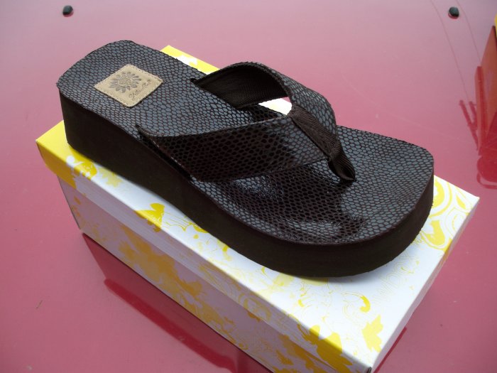 Buttery, Chocolate Brown Flip Flop from Yellow Box, Size 8