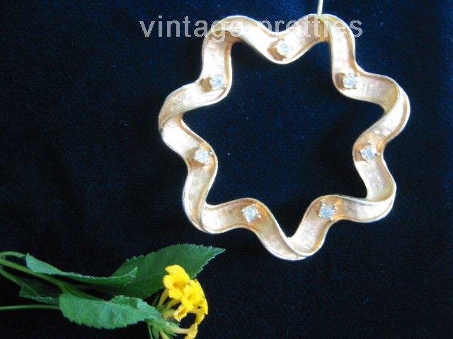 Rhinestone and Ribbon~ Scalloped Wreath Sarah Coventry Pin Brooch