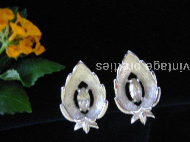 "Crystal Navette" ~ Silver-tone Rhinestone Sarah Coventry clip Earrings