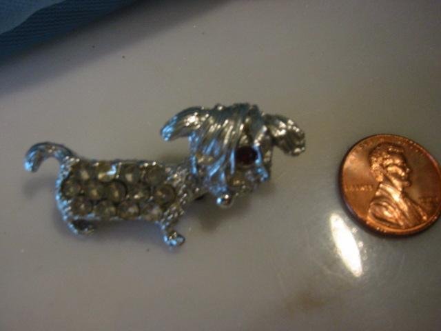 Darling detail ~ puppy ~ Dog Vintage Rhinestone pin
