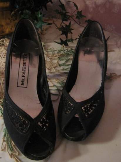 Darling ~ vintage Peep Toe Openwork lacy Ladies Pumps 7.5