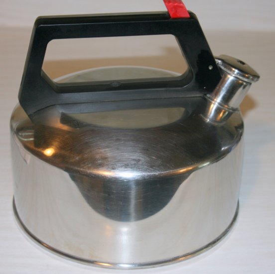 WHISTLING TEA KETTLE/POT