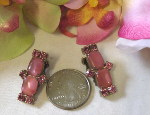 40s 50s Vintage lucite moonglow pearly pink earrings RS