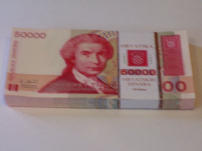 Bundle of 100 - 50,000 Croatian Dinara notes