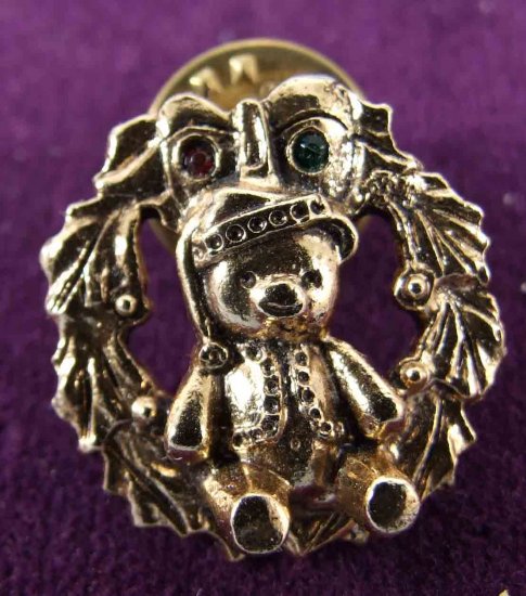 Teddy Bear Wreath Pin Brooche