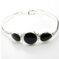 White Cooper with Silver Plated Bracelet With BLACK ONYX (lib)