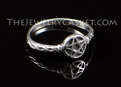 Petite Pentacle Silver Ring ~ Sizes 4 - 8