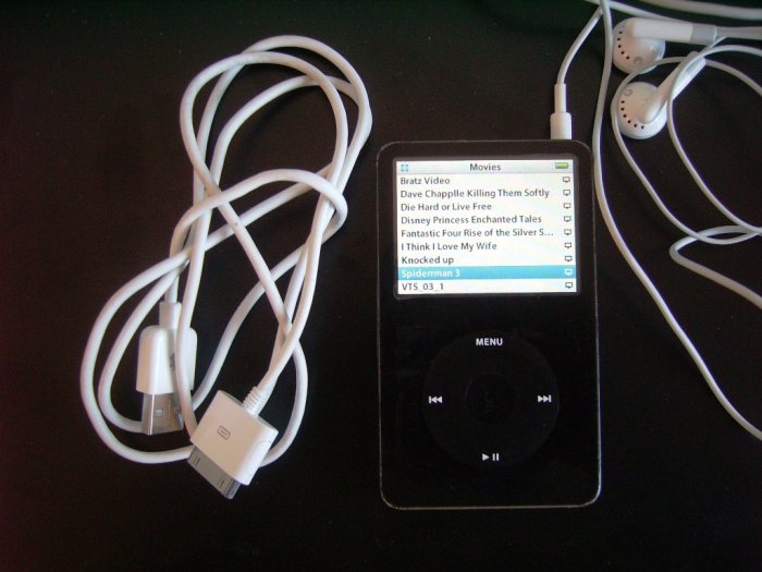 BLACK IPOD VIDEO MP3 PLAYER NO SOUND BROKEN