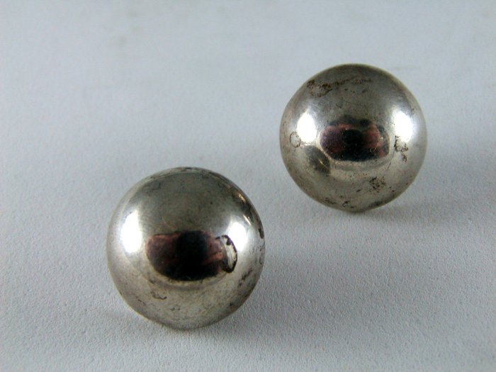 NATIVE AMERICAN VINTAGE STERLING SILVER BALL EARRINGS