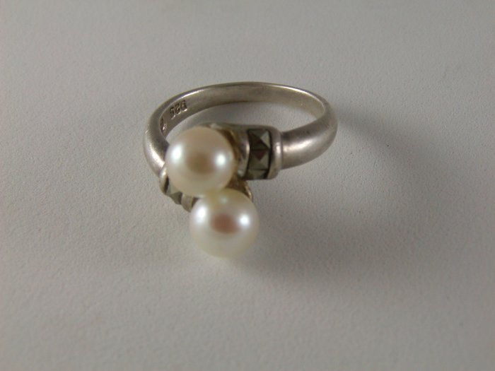 VINTAGE STERLING SILVER PEARL MARCASITES RING SIZE 7