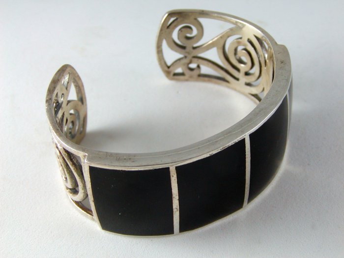 VINTAGE STERLING SILVER BLACK ONYX OBISIDIAN CUFF BRACELET