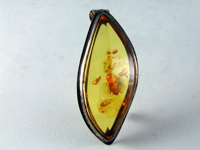 VINTAGE STERLING SILVER AMBER BROOCH / PENDANT
