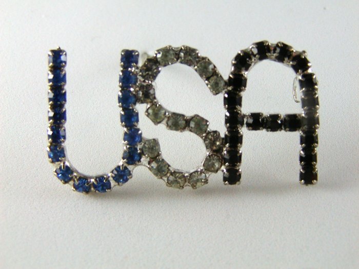 VINTAGE RED WHITE AND BLUE USA BROOCH