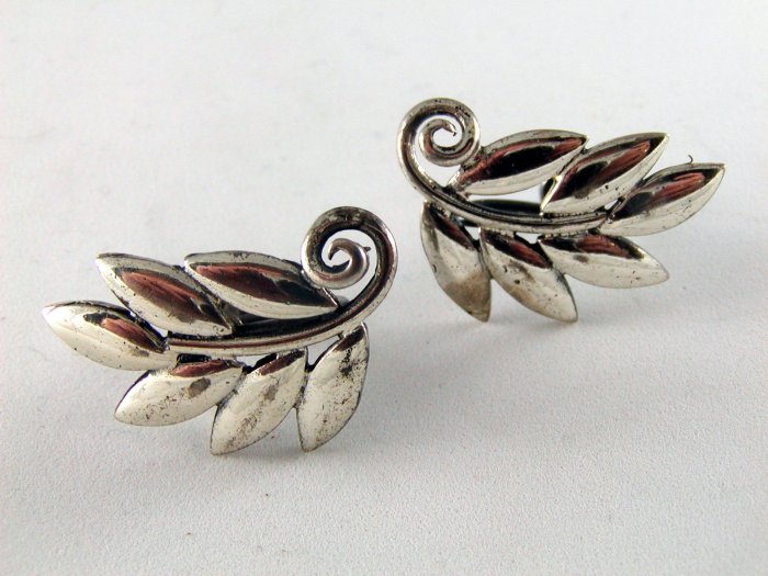 VINTAGE STERLING SILVER SCREW BACK EARRINGS