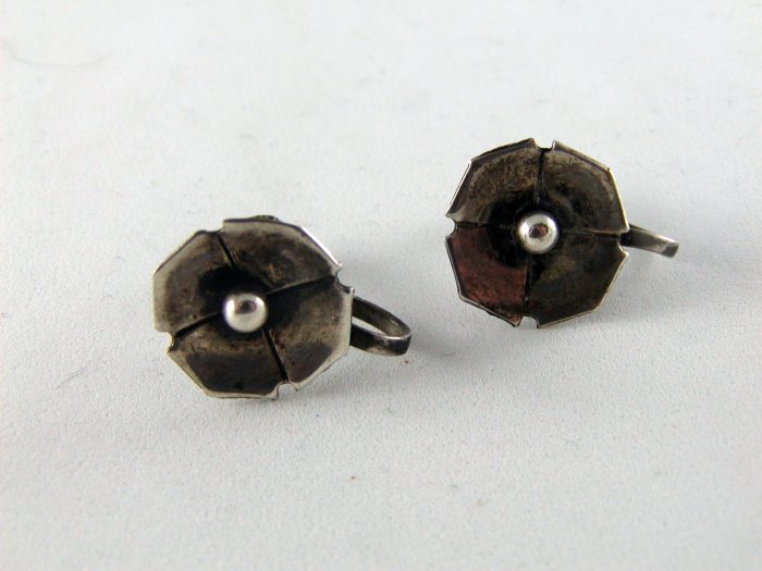 VINTAGE STERLING SILVER SCREW BACK FLOWER EARRINGS