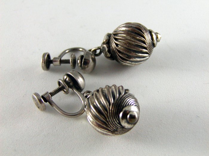 VINTAGE DANECRAFT STERLING SILVER DANGLEY SCREW BACK EARRINGS