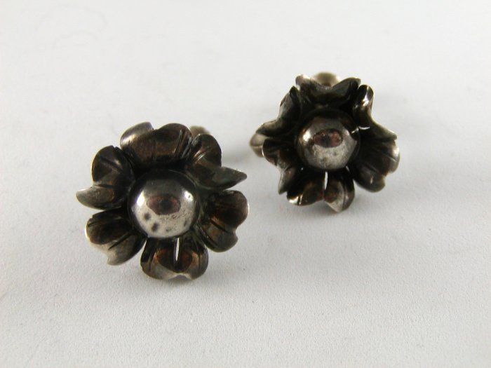 VINTAGE MEXICAN STERLING SILVER FLOWER EARRINGS SIGNED