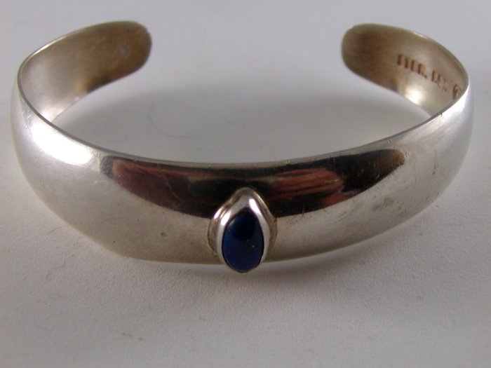 VINTAGE DESIGNER STERLING SILVER LAPIS CUFF BRACELET SIGNED