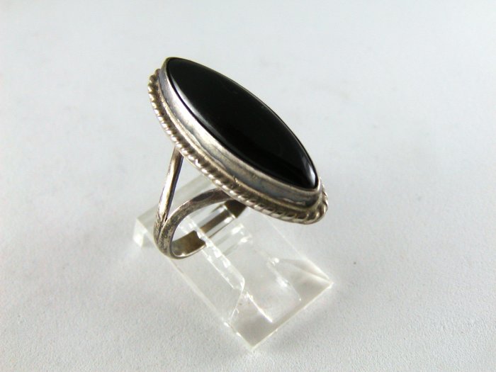 NATIVE AMERICAN STERLING SILVER BLACK ONYX RING SZ 7 1/2