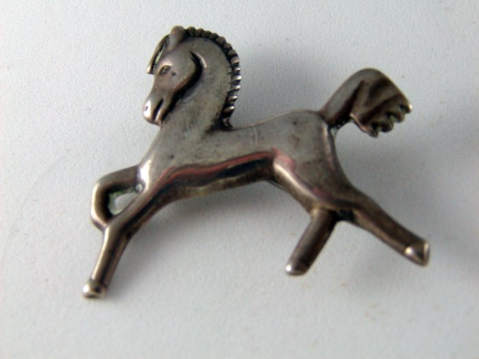 VINTAGE MEXICAN STERLING SILVER PRANCING HORSE BROOCH