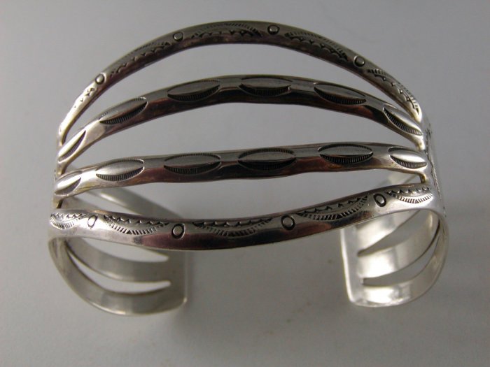 VINTAGE NATIVE AMERICAN STERLING SILVER CUFF BRACELET