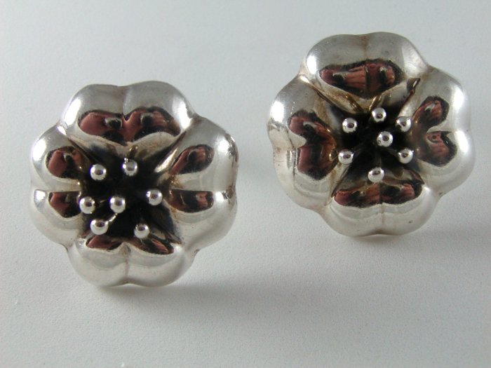 VINTAGE MEXICAN STERLING SILVER CLIP ON EARRINGS DESIGNER SIGNED