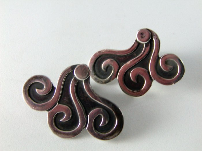VINTAGE MEXICAN STERLING SILVER SCREW BACK EARRINGS DESIGNER SIGNED