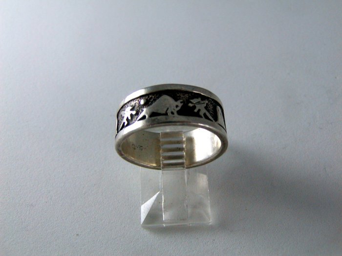 VINTAGE NATIVE AMERICAN STERLING SILVER ENGAGEMENT RING BUFFALO HUNTERS SZ 8