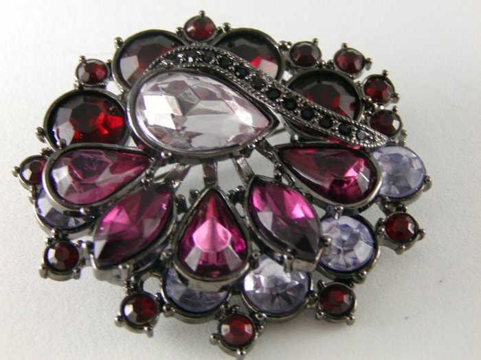 VINTAGE STYLE AMYTHEST RHINESTONE BROOCH
