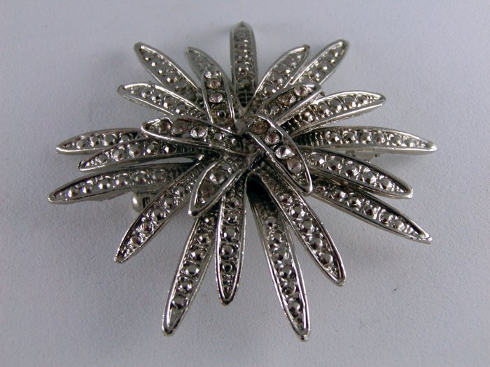 VINTAGE RHINESTONE BROOCH