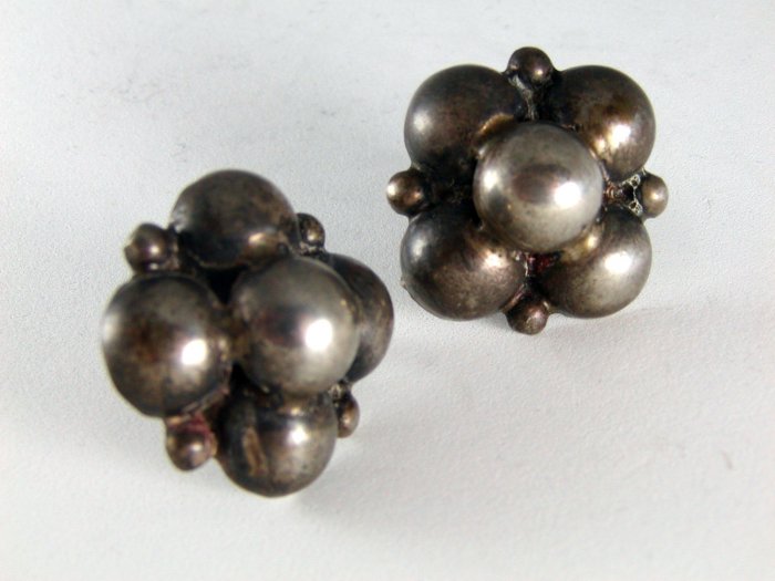 VINTAGE MEXICAN MEXICO STERLING SILVER SCREW BACK EARRINGS