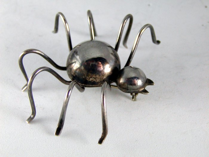 VINTAGE NATIVE AMERICAN STERLING SILVER SPIDER BROOCH