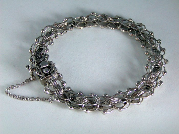VINTAGE AMERICAN STERLING SILVER CHARM BRACELET