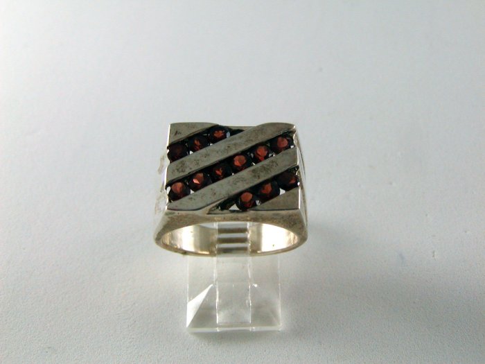 VINTAGE STYLE STERLING SILVER GARNET RING SZ 8 1/4