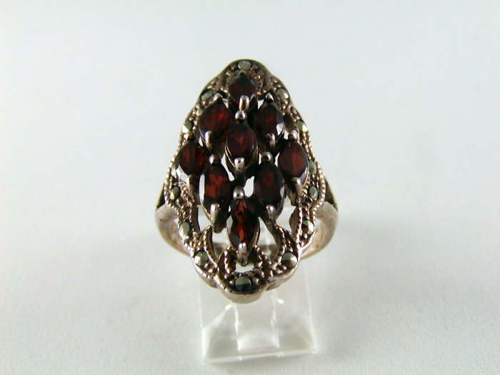 VINTAGE STERLING SILVER GARNET MARCASITES RING SIZE 8 1/2